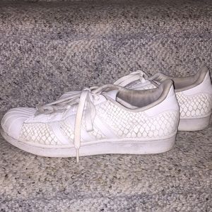 Women’s Adidas Superstar Sneakers 🖤